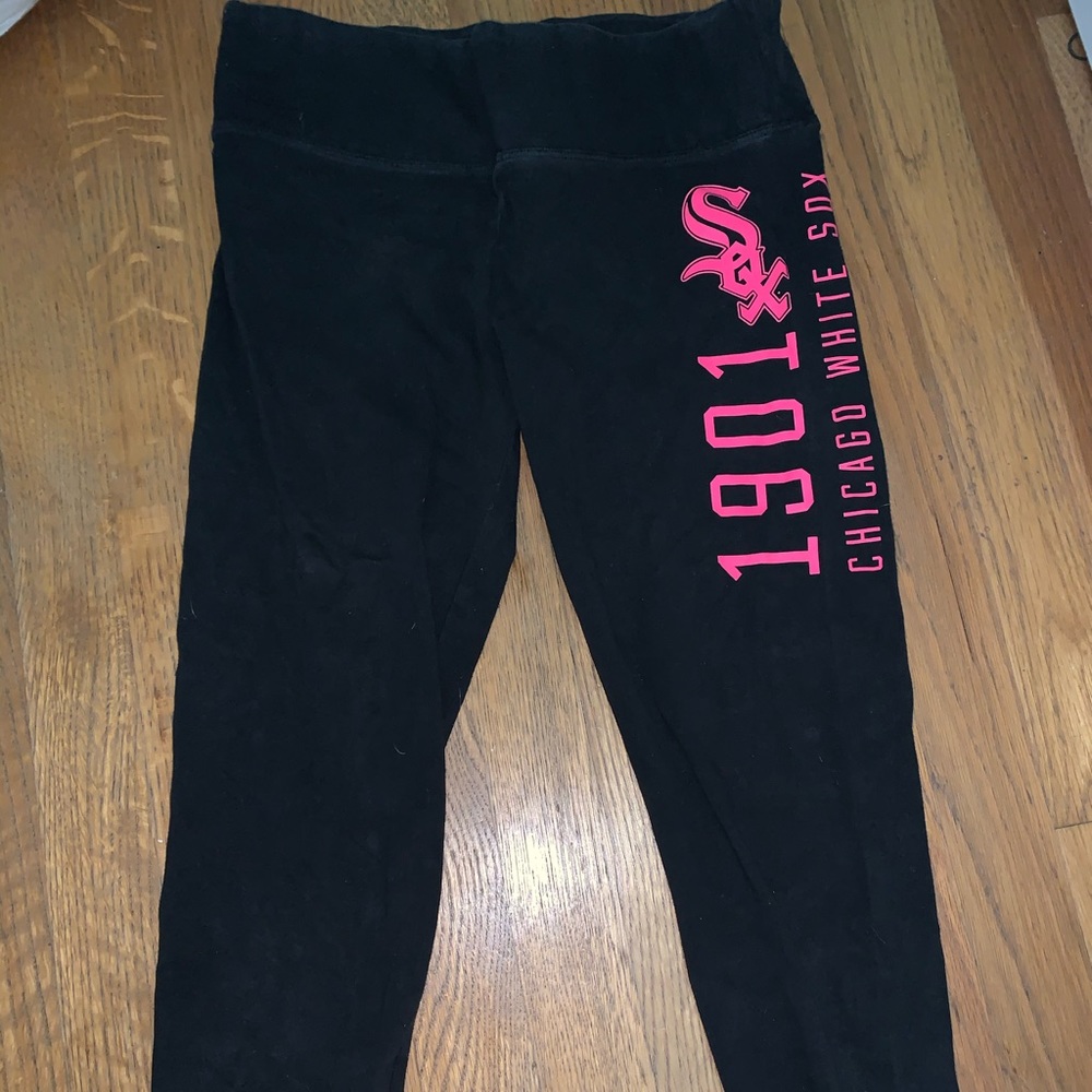 Victoria’s Secret PINK cropped White Sox leggings